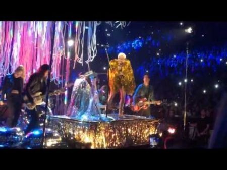 Watch Miley Cyrus and the Flaming Lips perform 'Lucy in the Sky With Diamonds'