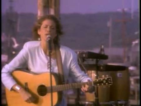 Carly Simon can tell a great story through her songs