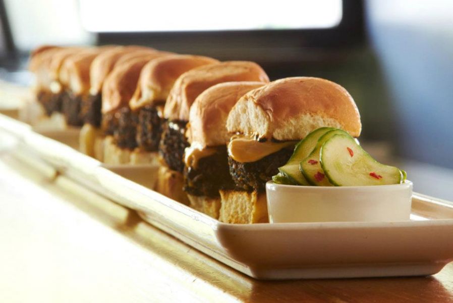 Chicago sliders move beyond fast food