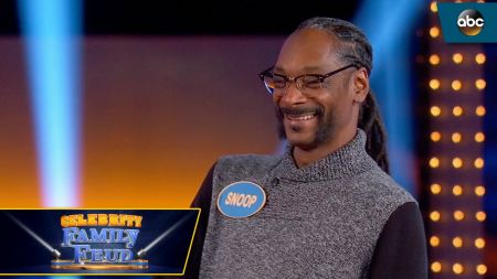 Somehow, Snoop Dogg lost a weed question on 'Celebrity Family Feud'