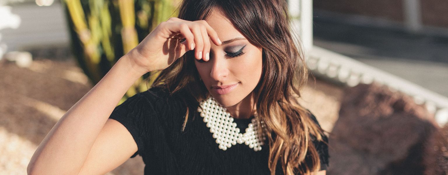 10 of the hottest female country stars under 30