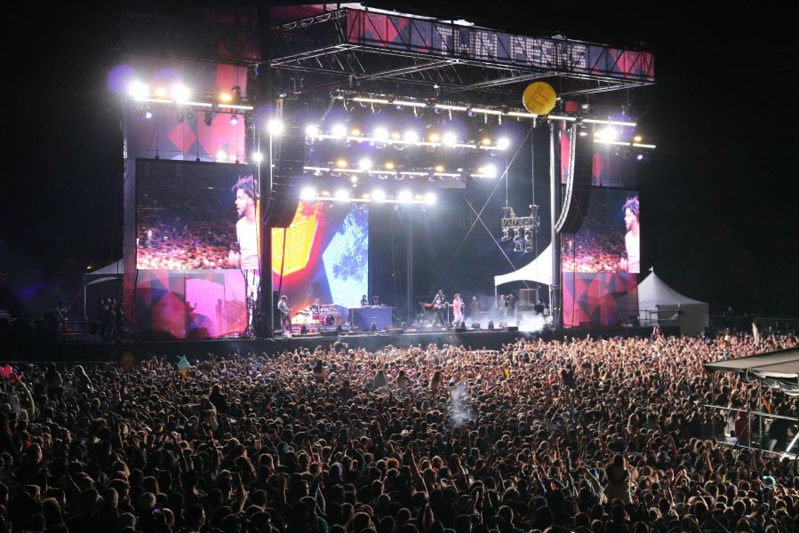 Slideshow Main Photo Credits