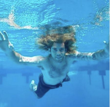 Elden recreated the iconic shot, this time with swim trunks on.
