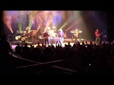 Kansas carries on by flying flag for classic rock