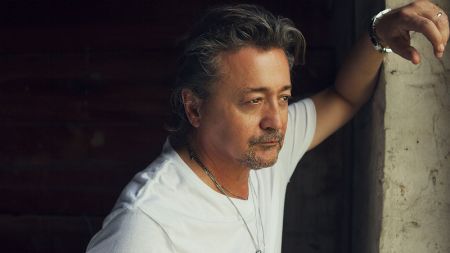 
Singer-songwriter Mark Collie is revisiting his 'Alive From Brushy Mountain' record.
